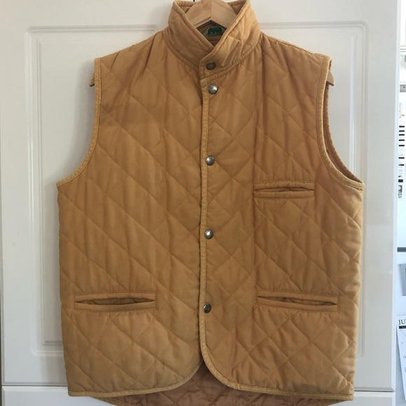 Quilted vest- chest is 23”, back 26”, neck to hem - Picture 4 of 7